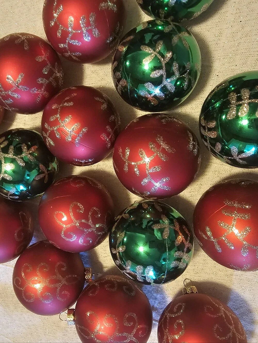 Classic Holiday Ornament Set – Red & Green Glitter Swirl